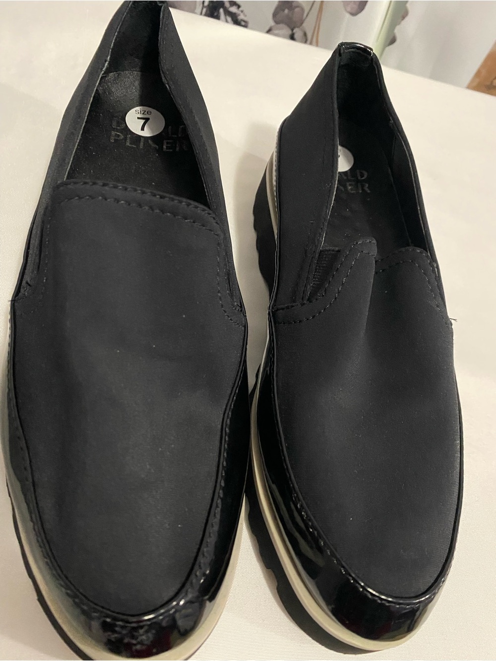 Women’s Black Donald Pliner Closed Toe Slip On Loafers Size 7
